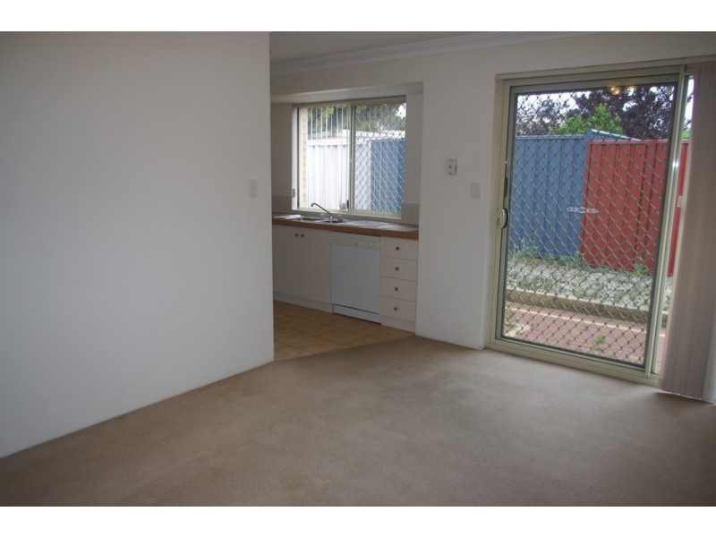 8 / 9 Lansing Street, Queens Park WA 6107