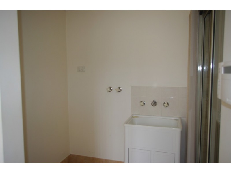 8 / 9 Lansing Street, Queens Park WA 6107