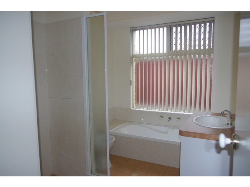 8 / 9 Lansing Street, Queens Park WA 6107