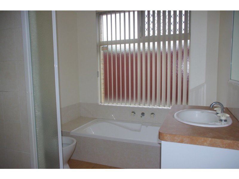 8 / 9 Lansing Street, Queens Park WA 6107