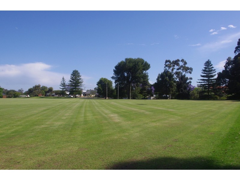 17 Playfield St, East Victoria Park WA 6101