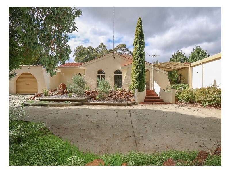 6 Moingup Street, Lesmurdie WA 6076