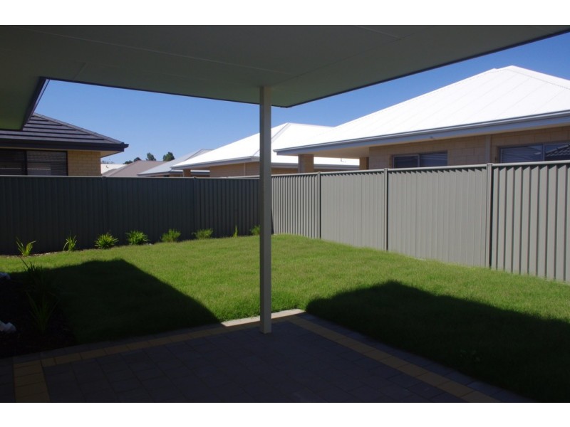 14 Ontario Grove, Success WA 6164