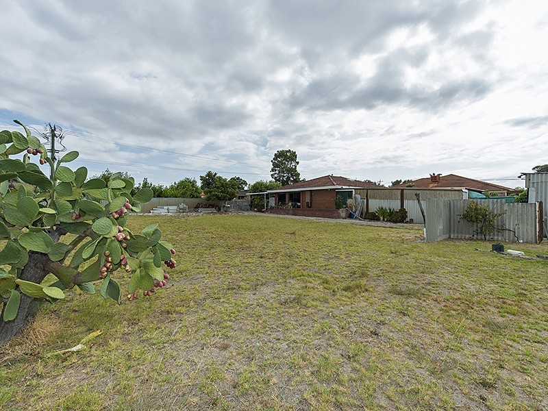 9 and 11 Limbee Glade, Huntingdale WA 6110