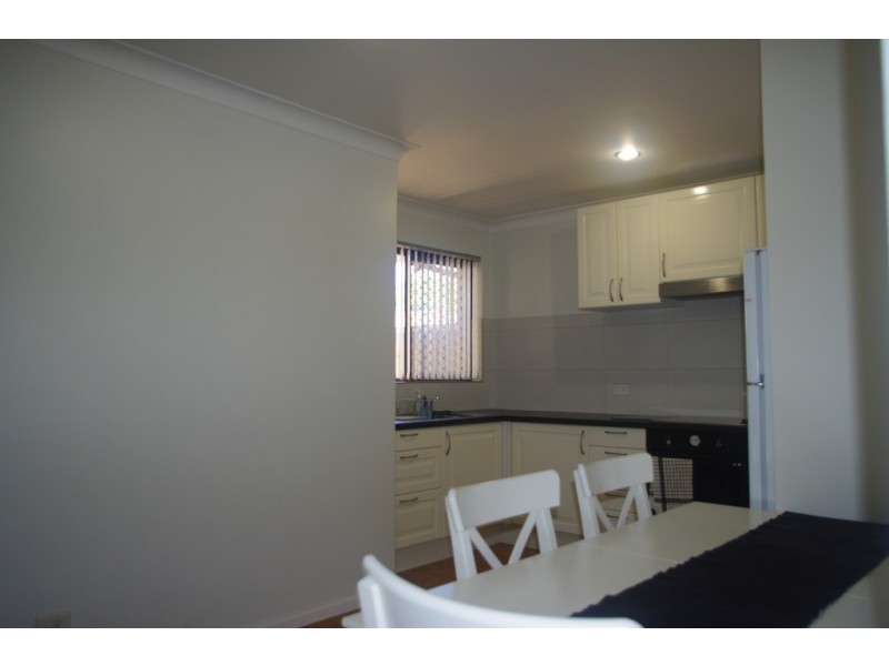 4/1 Tricia Crt, Shelley WA 6148