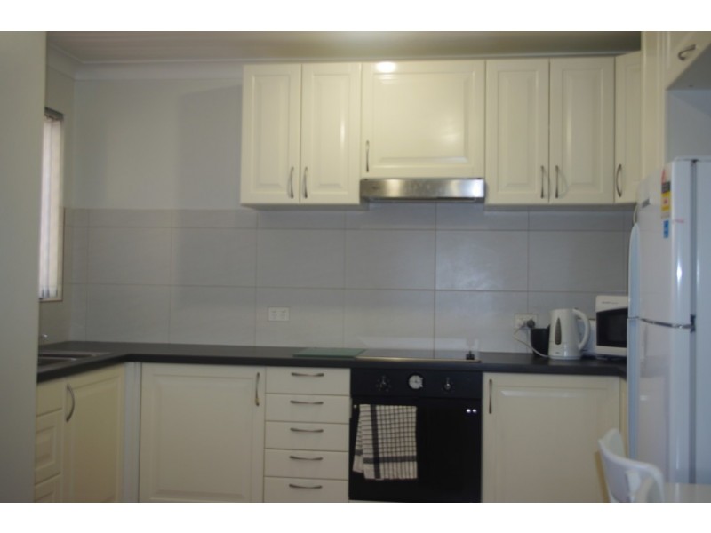 4/1 Tricia Crt, Shelley WA 6148