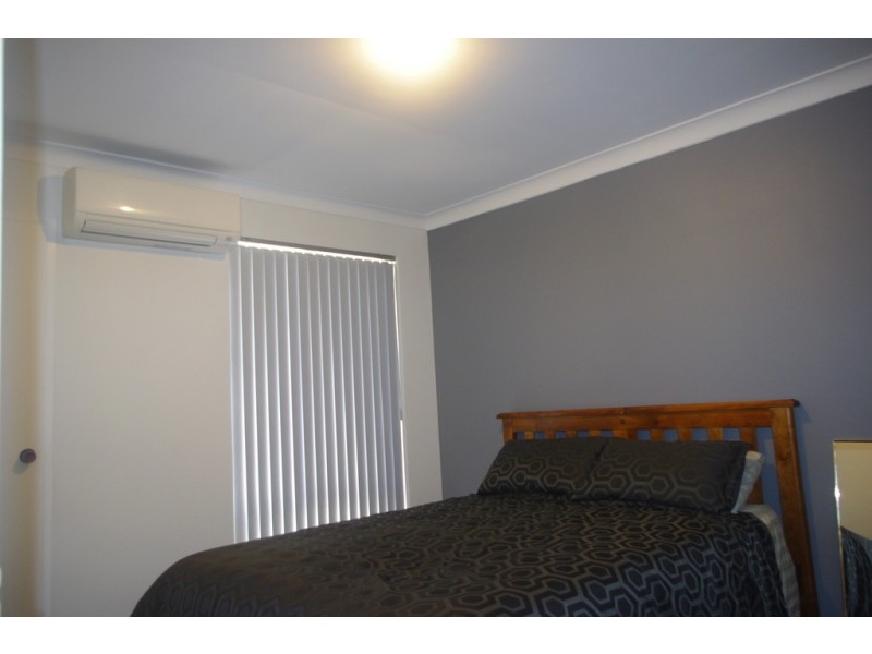 4/1 Tricia Crt, Shelley WA 6148