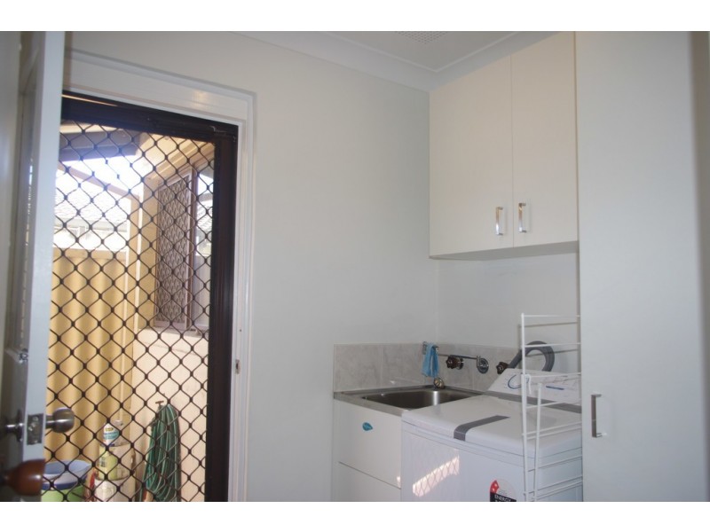 4/1 Tricia Crt, Shelley WA 6148