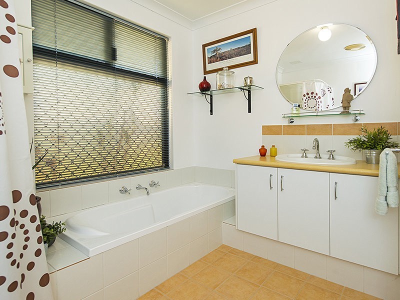 2B Isobel Street, Bentley WA 6102