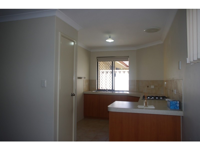 10/2 Boundary Rd, St James WA 6102