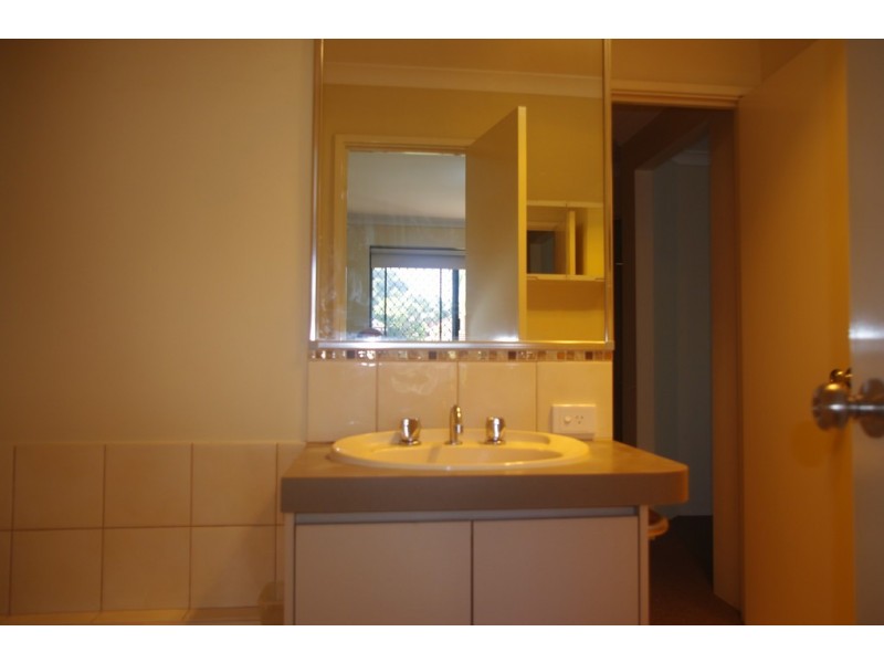 10/2 Boundary Rd, St James WA 6102