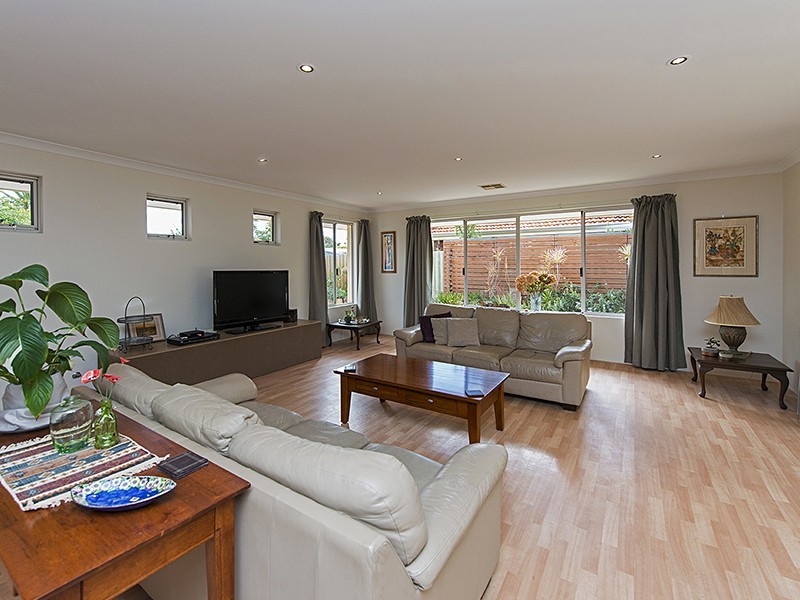16 London Way, Bateman WA 6150