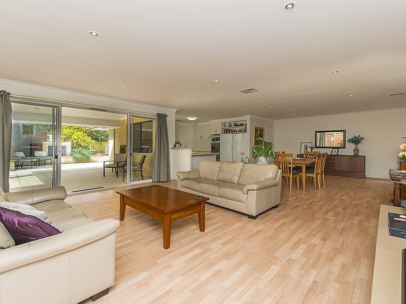 16 London Way, Bateman WA 6150