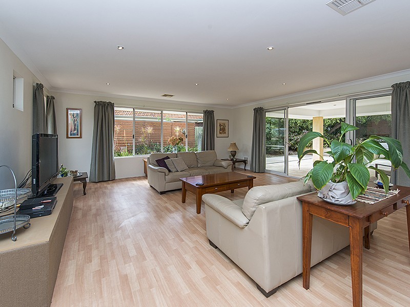 16 London Way, Bateman WA 6150