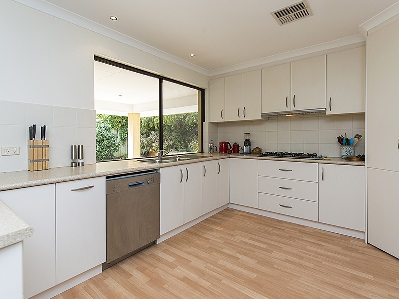 16 London Way, Bateman WA 6150