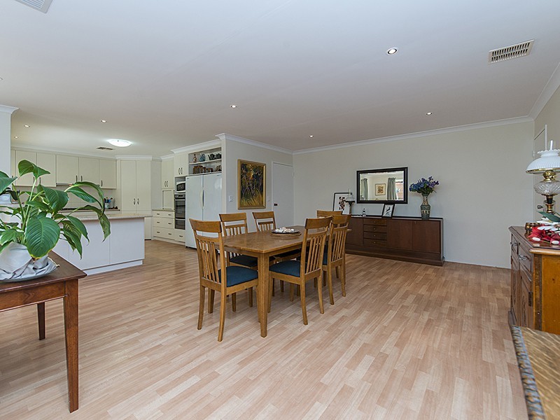 16 London Way, Bateman WA 6150