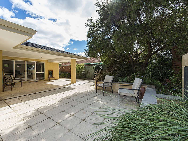 16 London Way, Bateman WA 6150