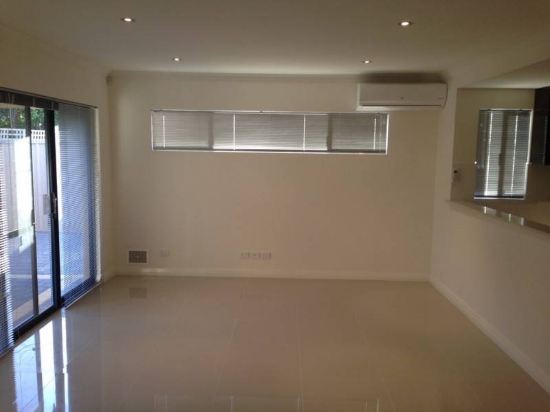 6C Gibb Cres, Westminster WA 6061