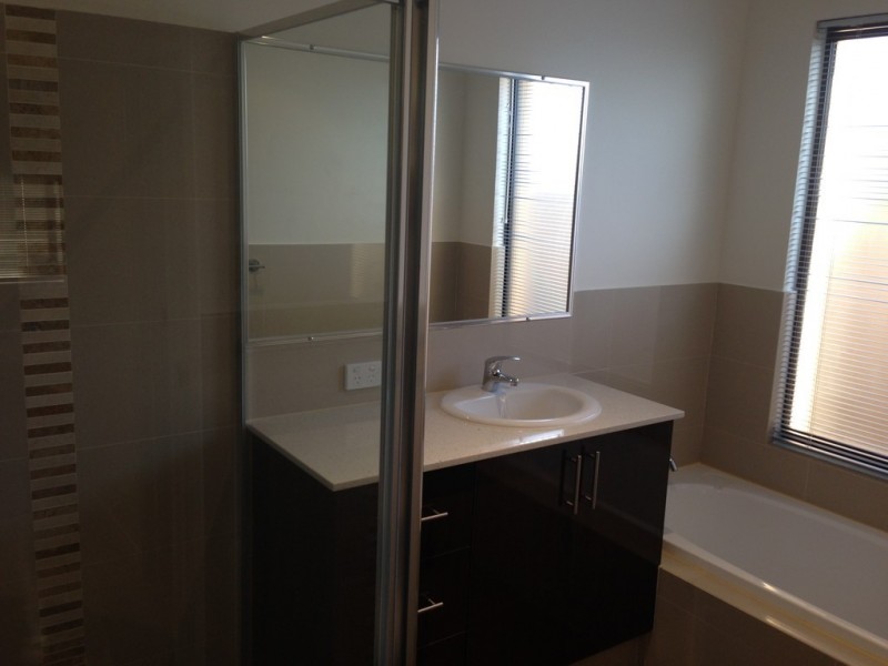 6C Gibb Cres, Westminster WA 6061