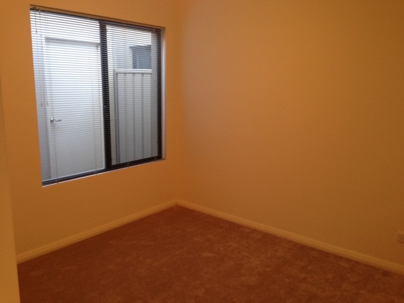 6C Gibb Cres, Westminster WA 6061