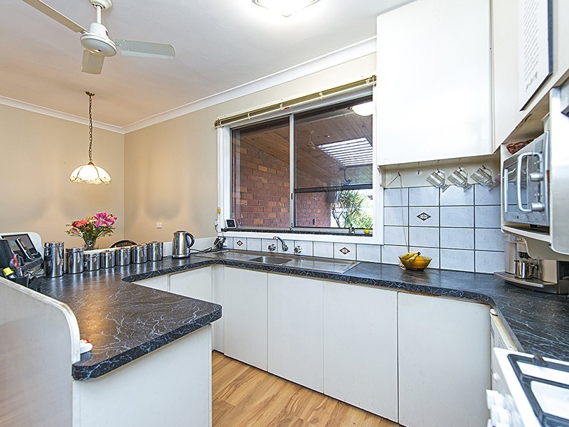 20 Crellin Way, Cloverdale WA 6105