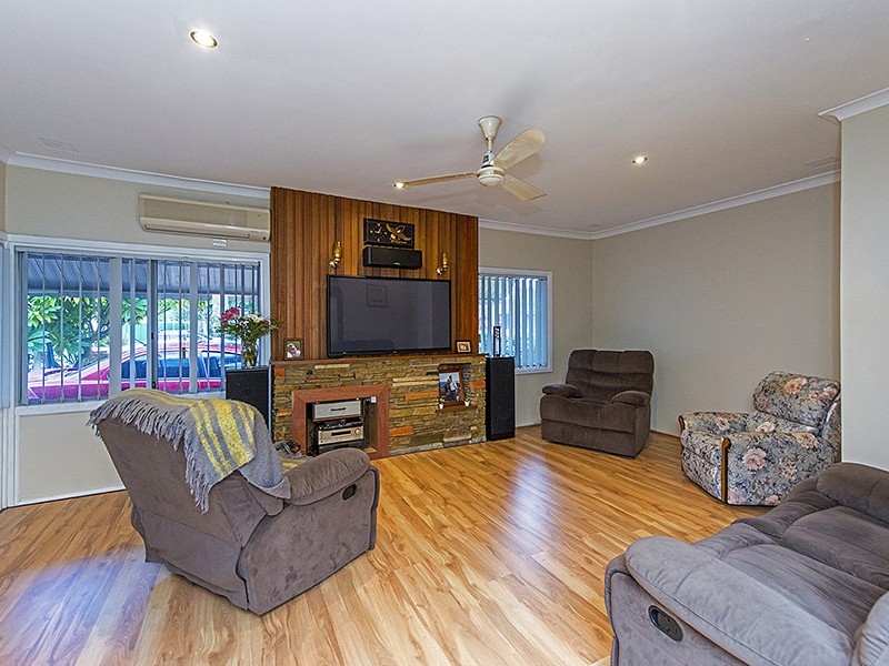 20 Crellin Way, Cloverdale WA 6105