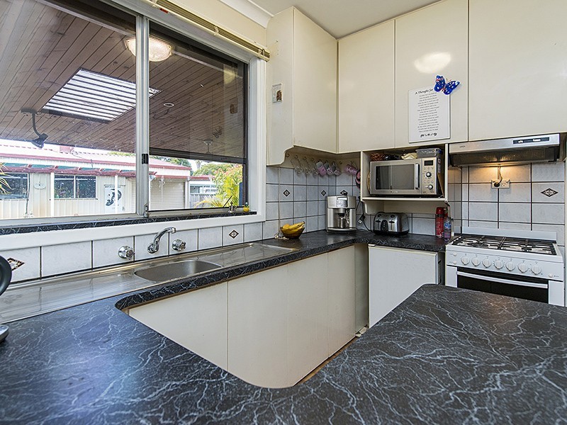 20 Crellin Way, Cloverdale WA 6105
