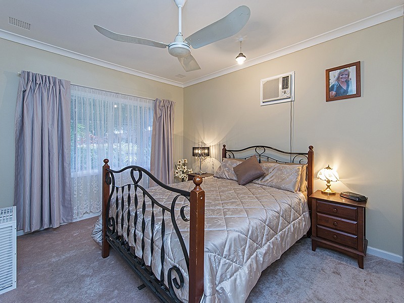 20 Crellin Way, Cloverdale WA 6105