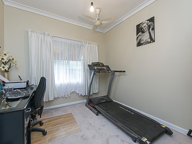 20 Crellin Way, Cloverdale WA 6105