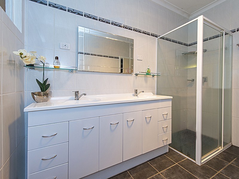 20 Crellin Way, Cloverdale WA 6105