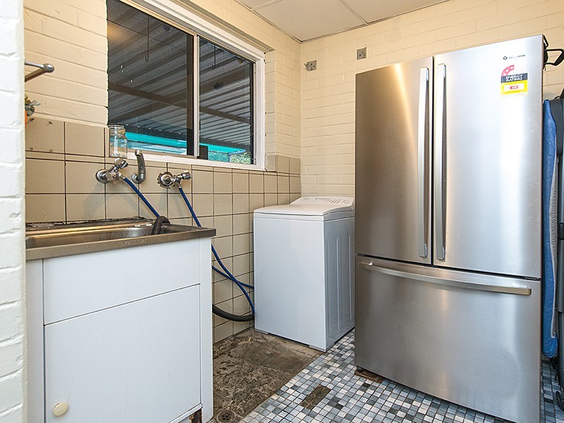20 Crellin Way, Cloverdale WA 6105