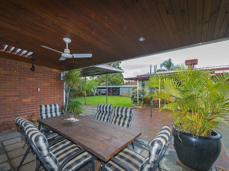 20 Crellin Way, Cloverdale WA 6105
