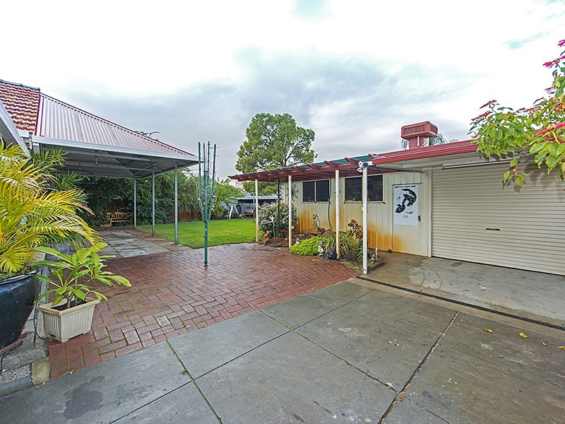 20 Crellin Way, Cloverdale WA 6105