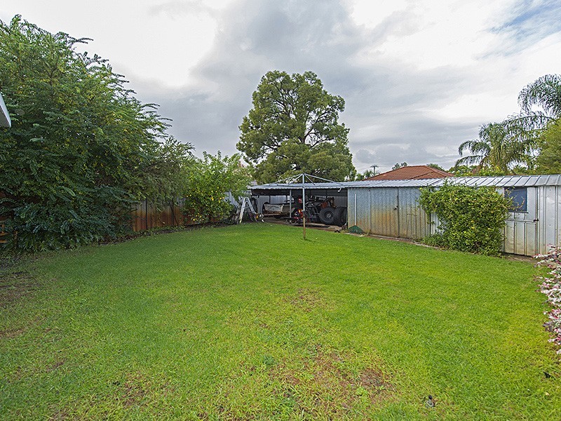 20 Crellin Way, Cloverdale WA 6105