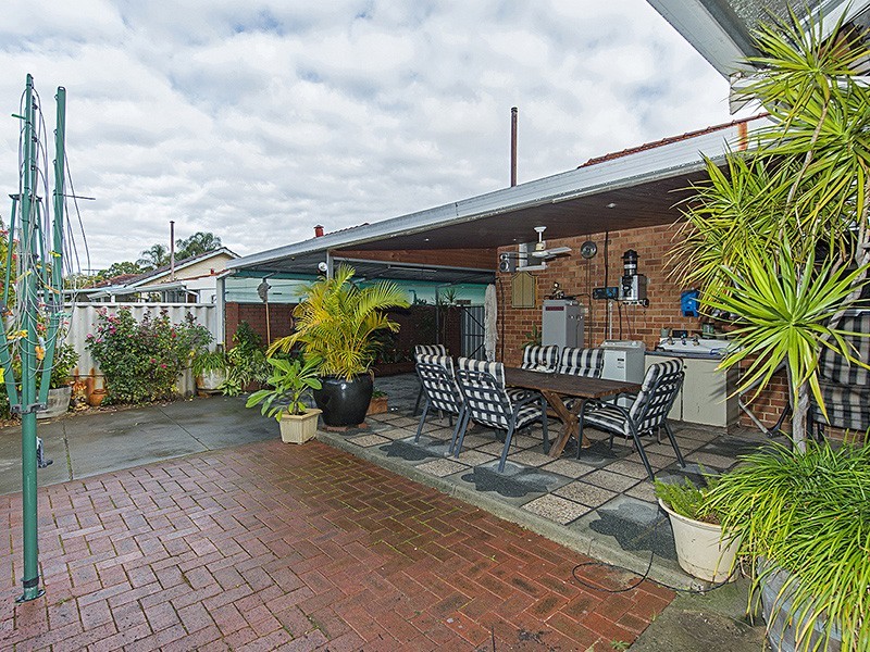 20 Crellin Way, Cloverdale WA 6105