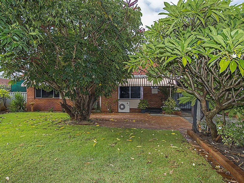20 Crellin Way, Cloverdale WA 6105