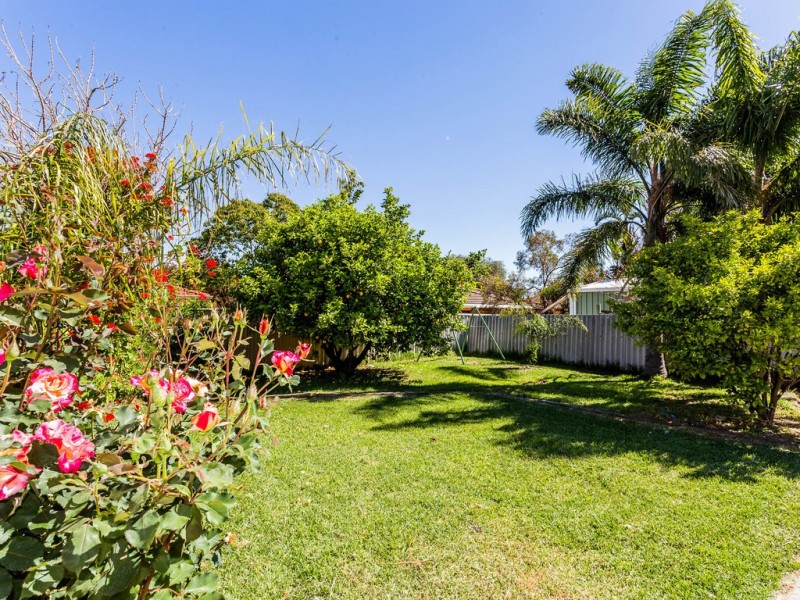 27 Connaught Street, Forrestfield WA 6058