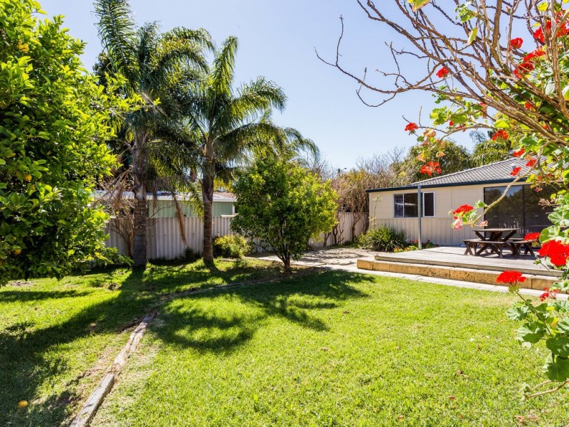 27 Connaught Street, Forrestfield WA 6058