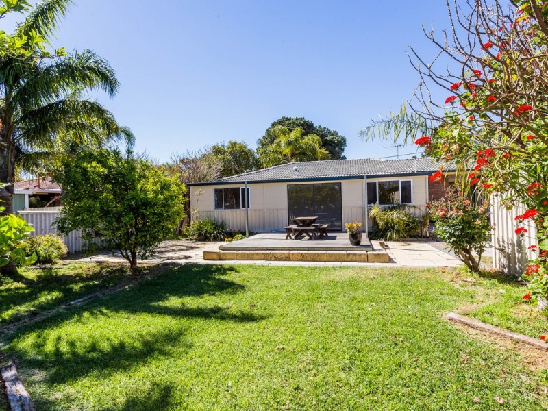 27 Connaught Street, Forrestfield WA 6058