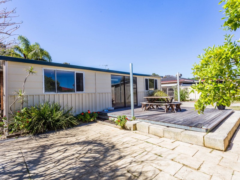 27 Connaught Street, Forrestfield WA 6058