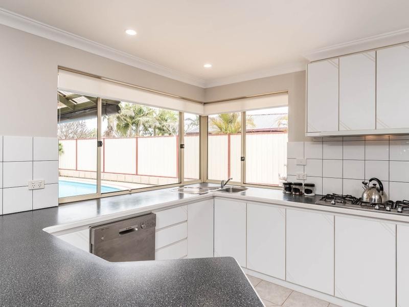 12 Lyonia Court, Forrestfield WA 6058