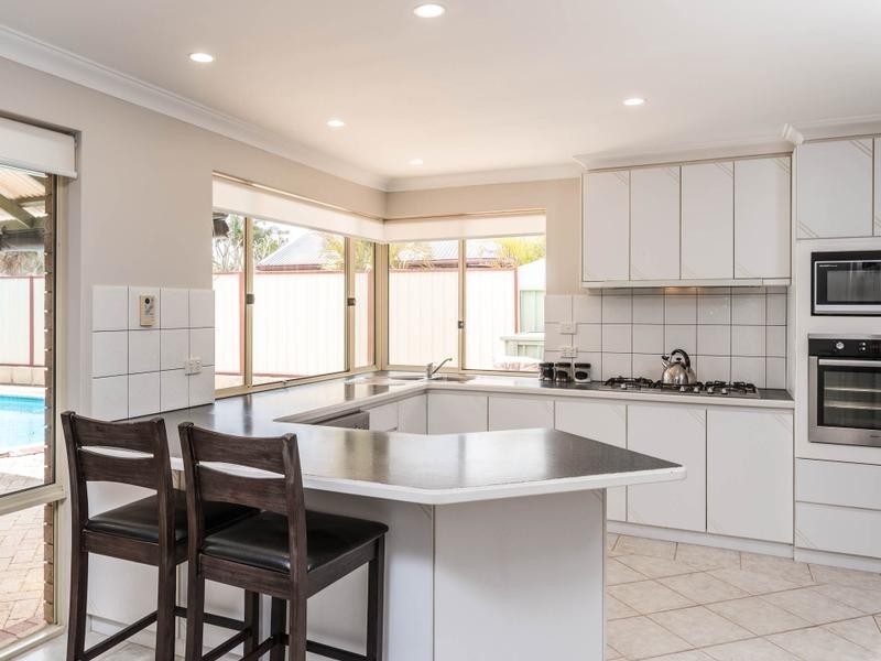 12 Lyonia Court, Forrestfield WA 6058