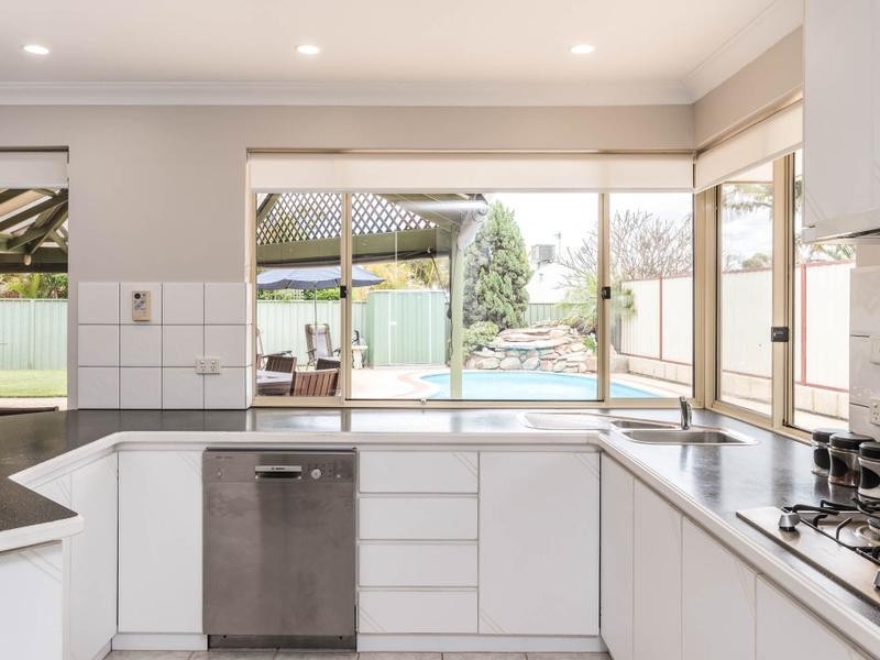 12 Lyonia Court, Forrestfield WA 6058