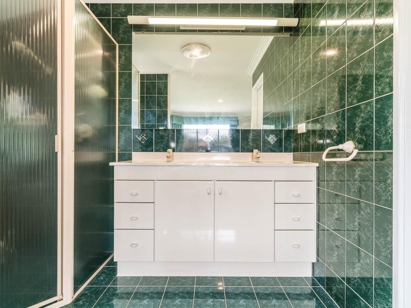 12 Lyonia Court, Forrestfield WA 6058