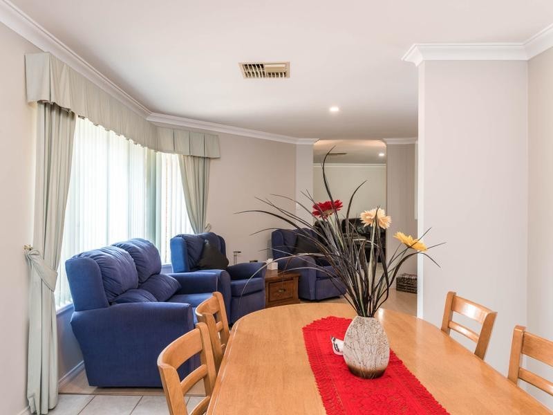 12 Lyonia Court, Forrestfield WA 6058