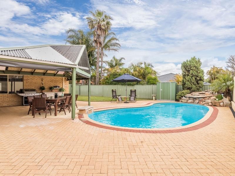 12 Lyonia Court, Forrestfield WA 6058