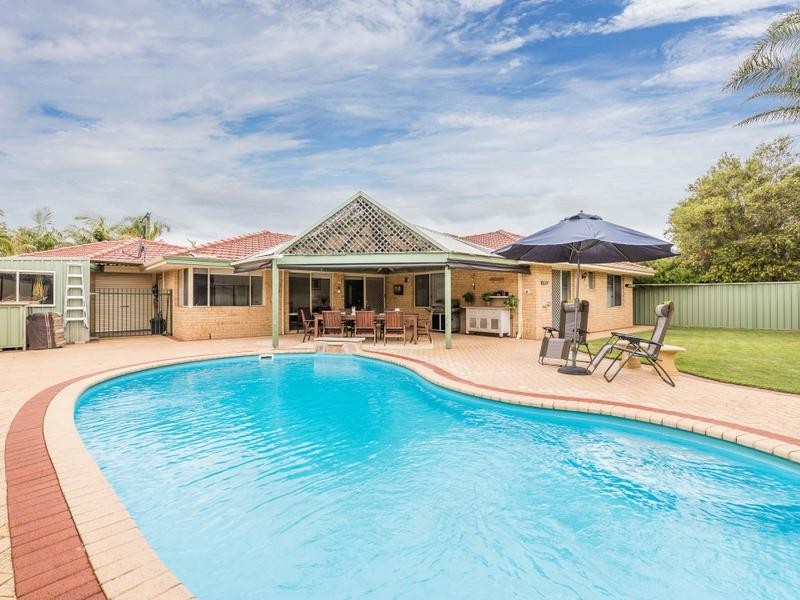 12 Lyonia Court, Forrestfield WA 6058