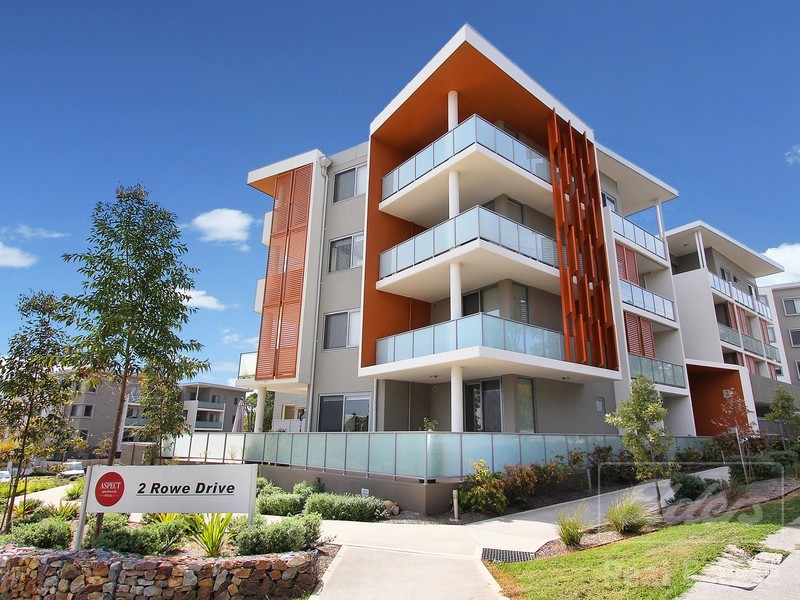 B404/2 Rowe Drive, Potts Hill NSW 2143
