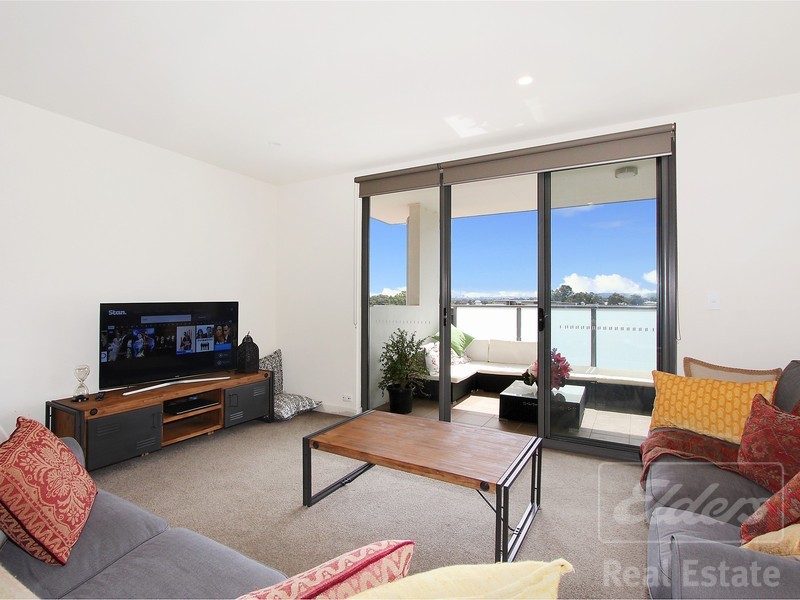 B404/2 Rowe Drive, Potts Hill NSW 2143