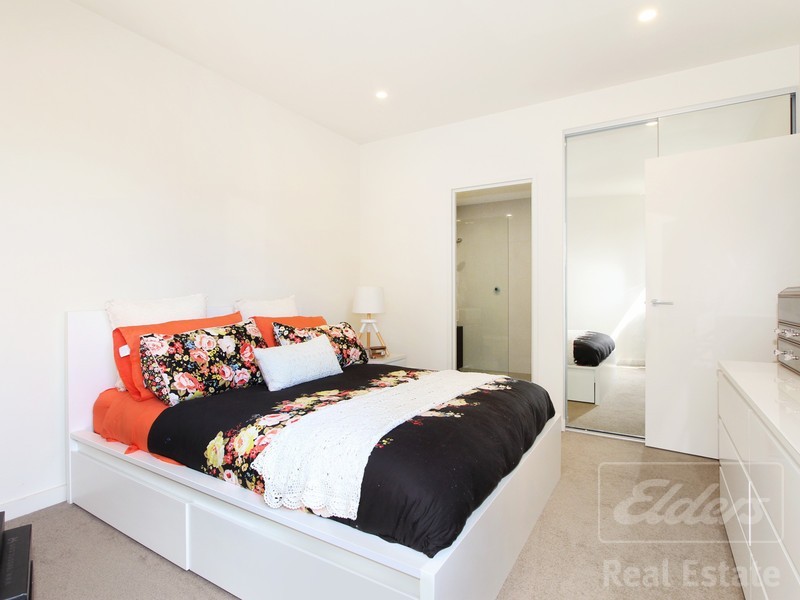 B404/2 Rowe Drive, Potts Hill NSW 2143
